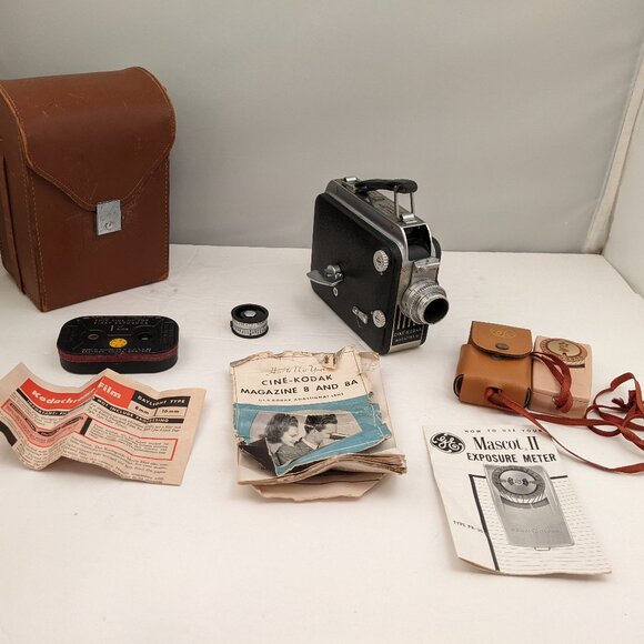 CINE-KODAK MAGAZINE 8 w/ Accessoriesf/1.9 Kodak Anastigmat LensFOR REPAIR